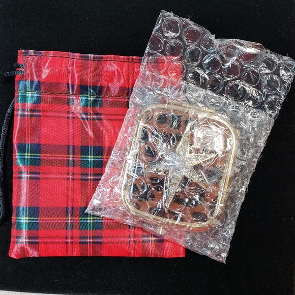 New Avon Star mirrored compact w/pouch - Picture 3 of 6